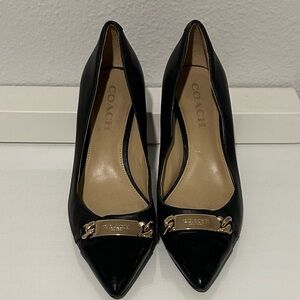 Coach Black Leather Pointed Toe Pumps Gold Chain Detail Size 7.5